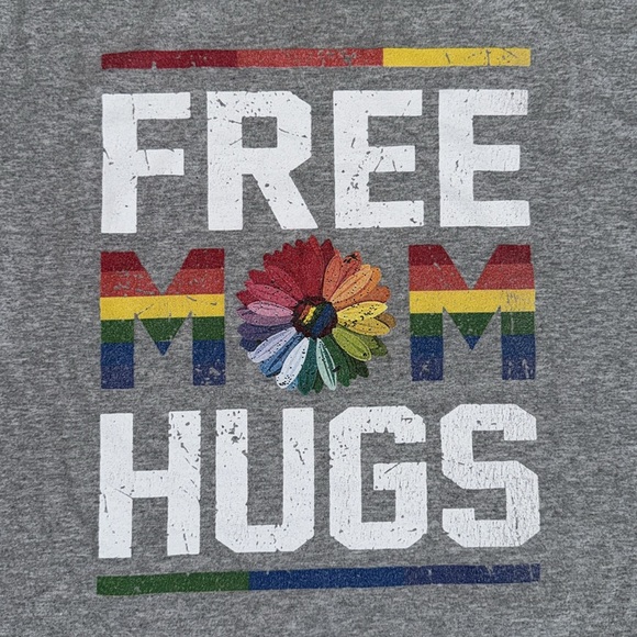 Free Mom Hugs Pride π³οΈβπ π³οΈββ§οΈ T-Shirt Large Gray - Picture 2 of 6